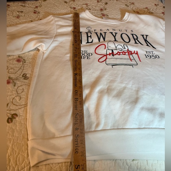 Peanuts Ivory Sweatshirt with Snoopy on doghouse and New York Stitched on Sz XL - Picture 11 of 13